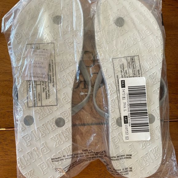 New VS PINK Flip Flops - Picture 2 of 2